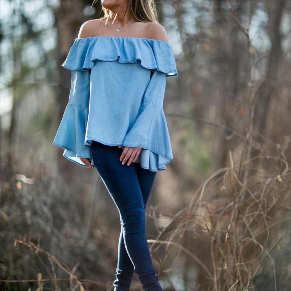 Off the shoulder with ruffle detailing top!